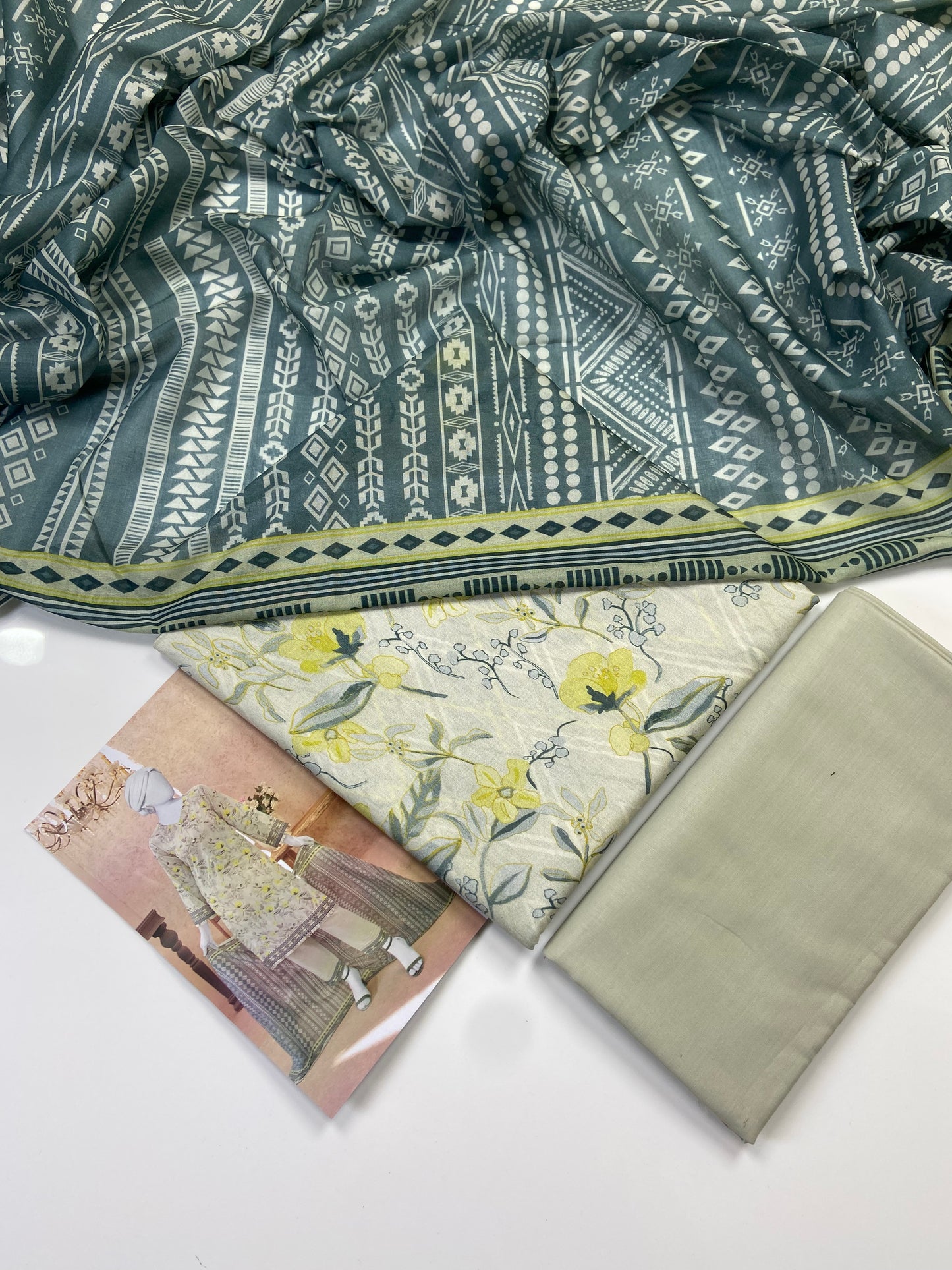 Almeerah Printed Lawn 3-PC