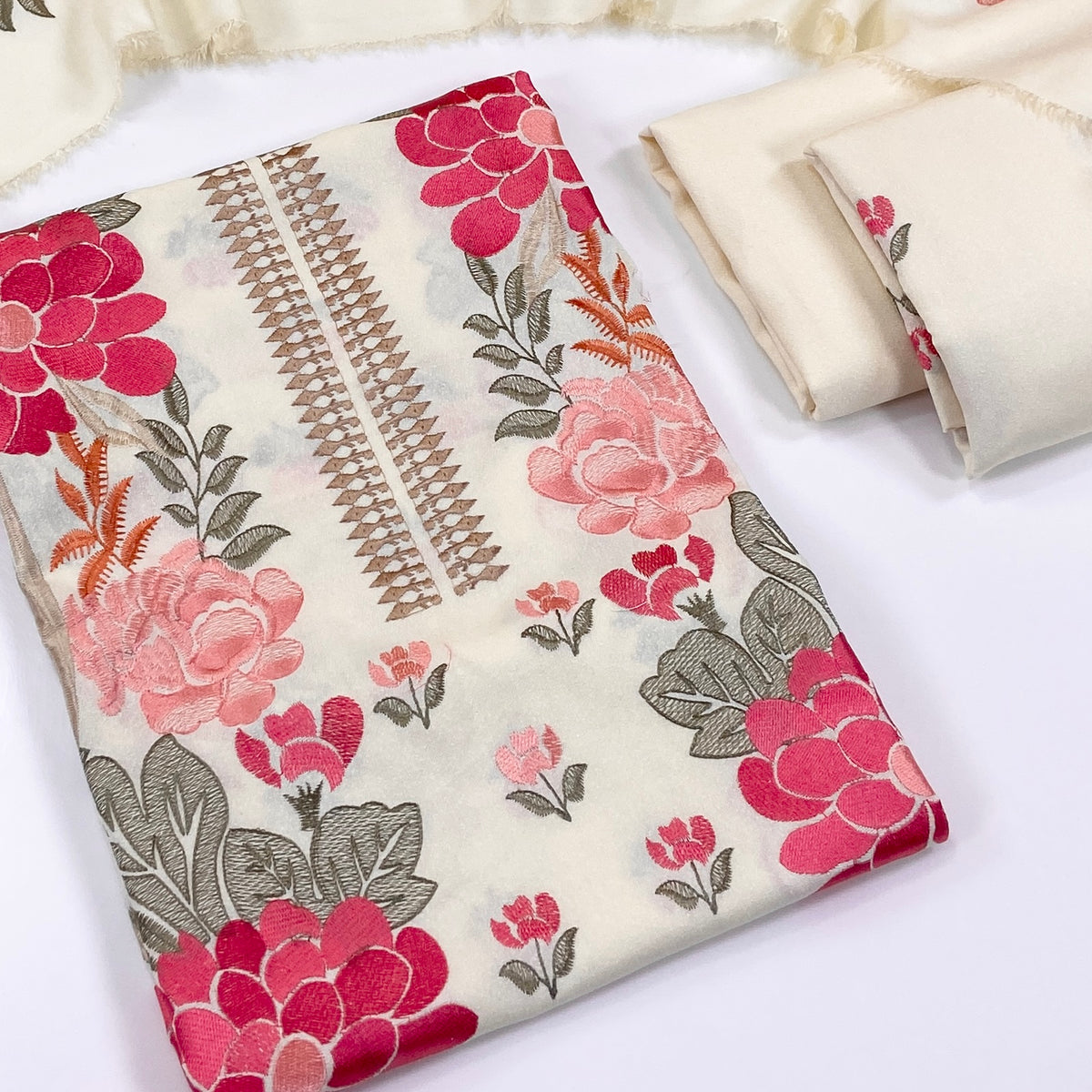 Bareeze Embroidered Karandi 3PC