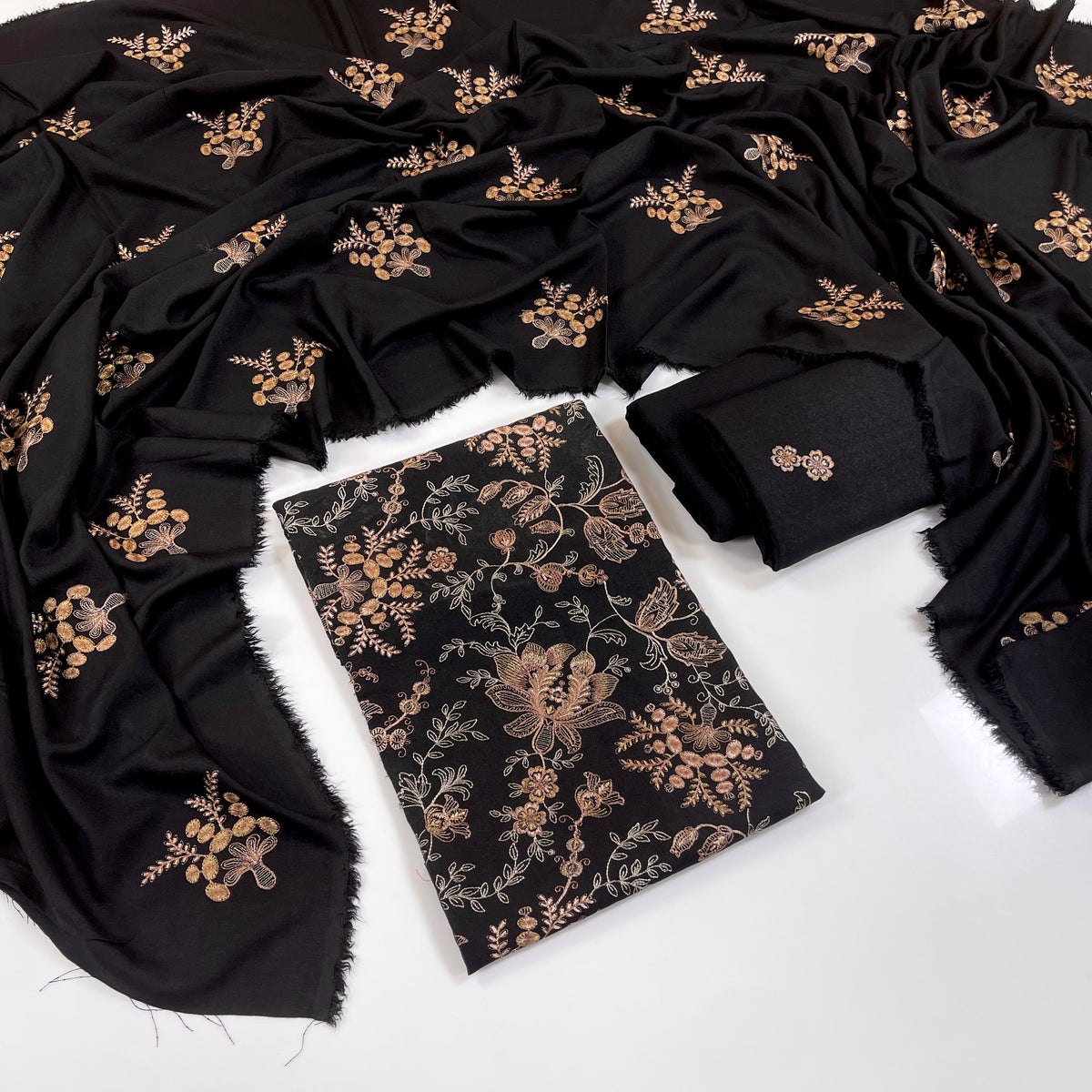 Bareeze Embroidered Karandi 3PC