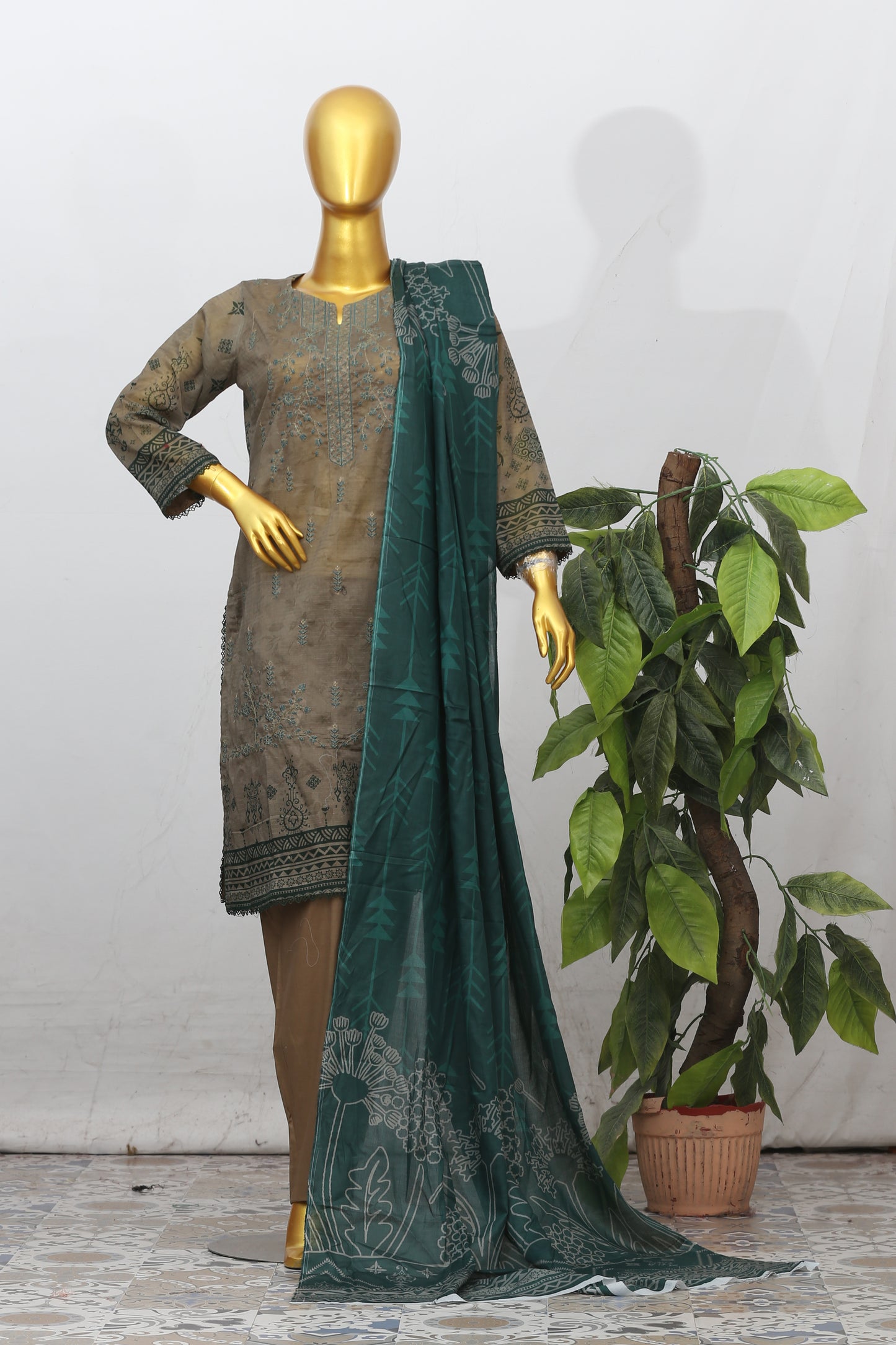 Zarnish By Anaya Noor Heavy Emb Lawn 3PC