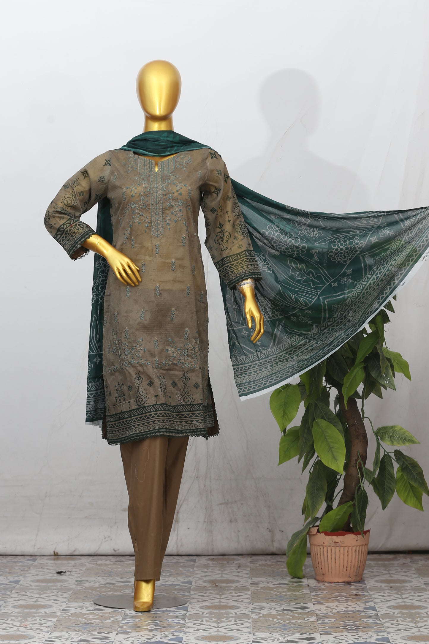 Zarnish By Anaya Noor Heavy Emb Lawn 3PC