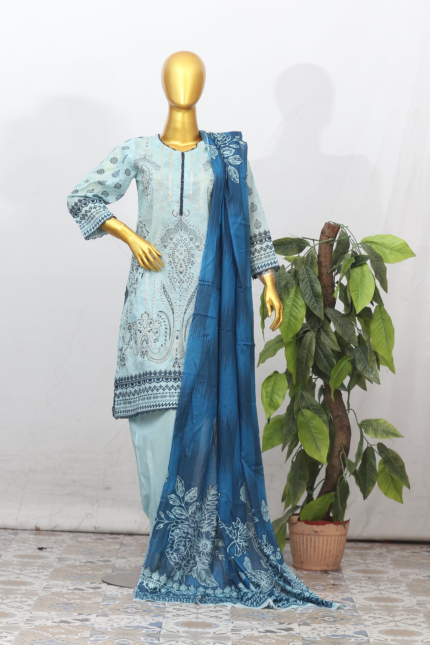 Zarnish By Anaya Noor Heavy Emb Lawn 3PC