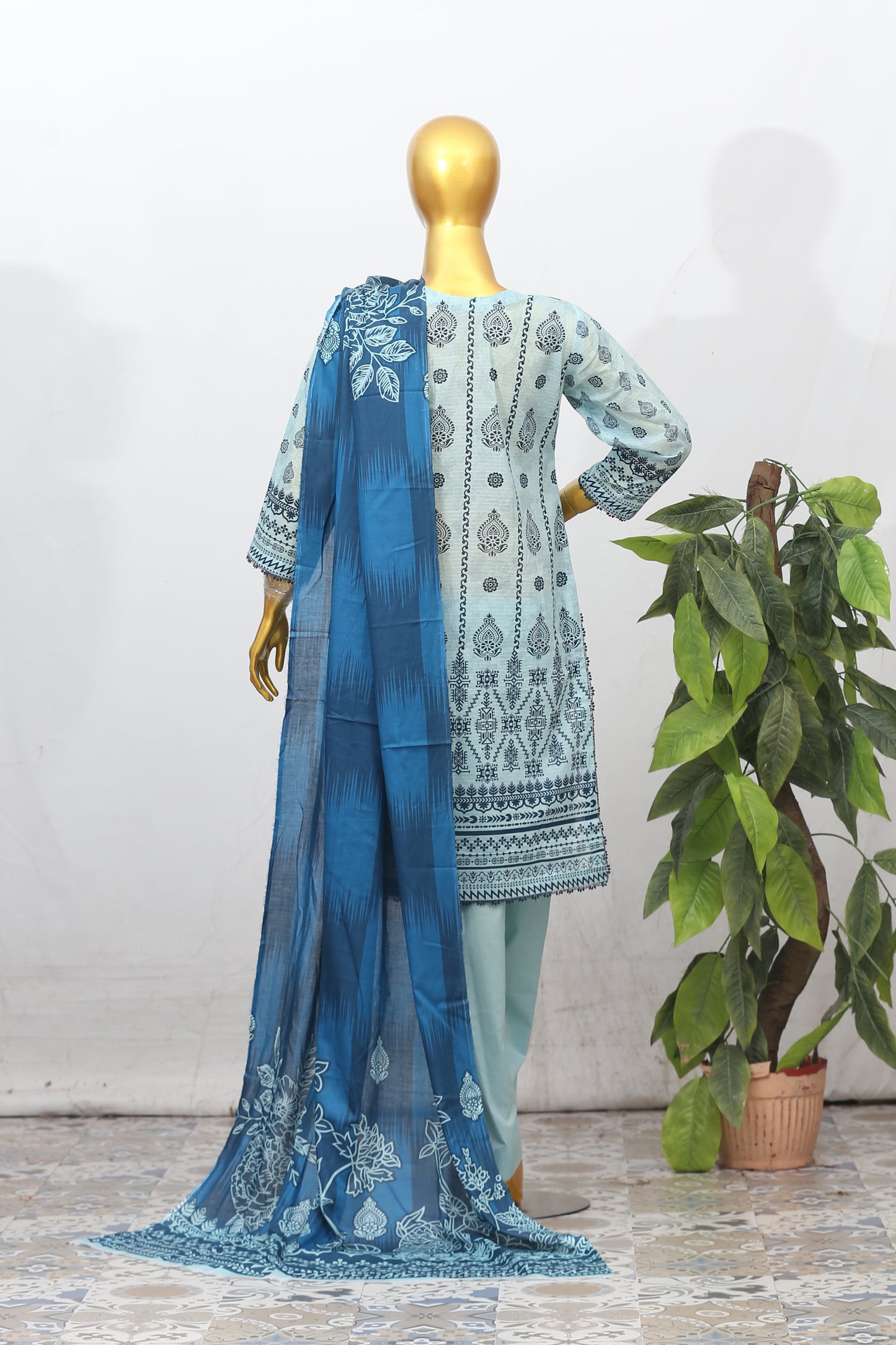 Zarnish By Anaya Noor Heavy Emb Lawn 3PC