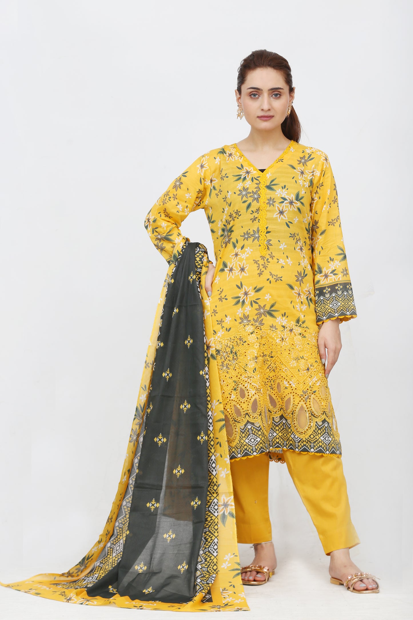 Phoolkari By Anaya Noor Printed Bana Dora Lawn 3PC