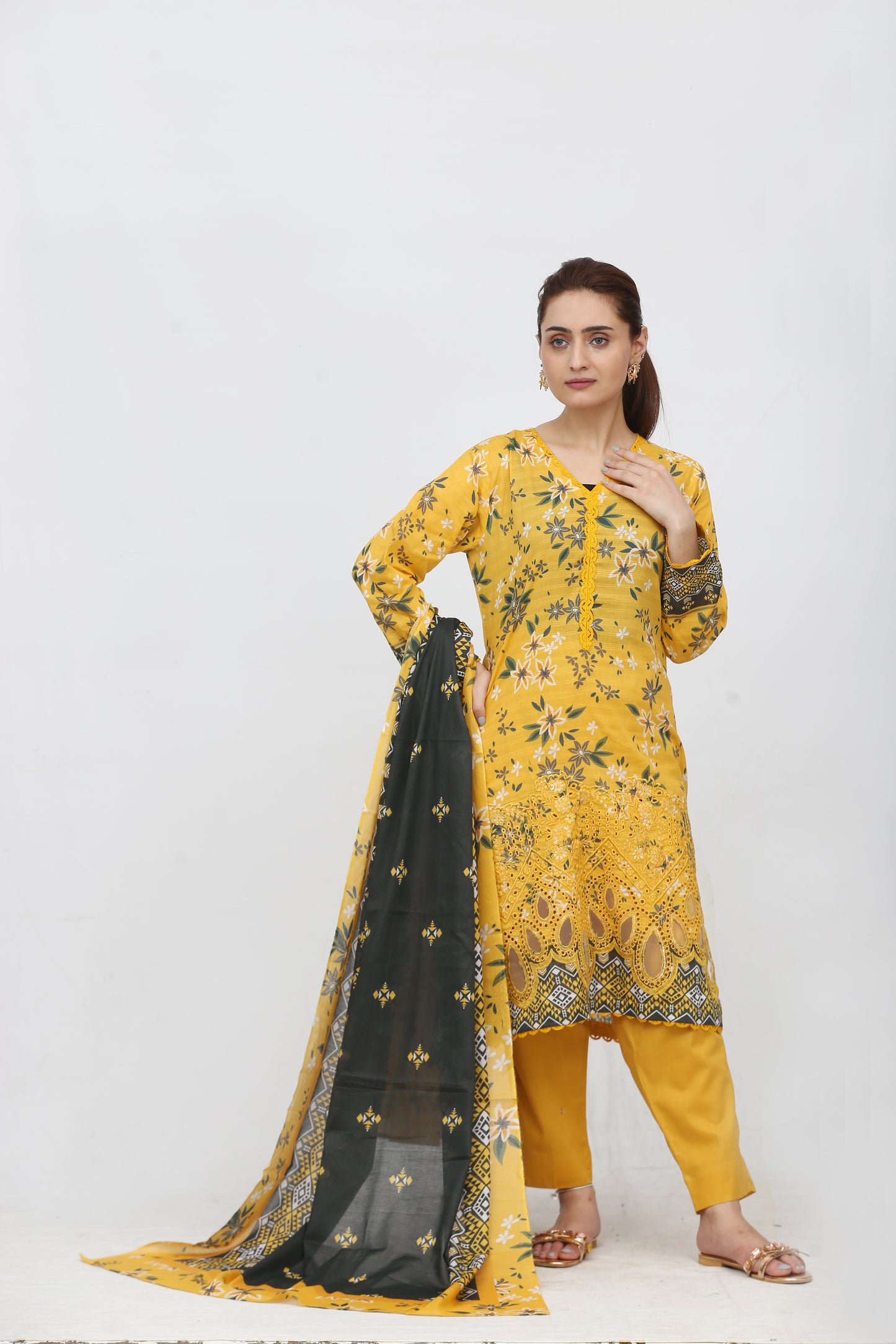 Phoolkari By Anaya Noor Printed Bana Dora Lawn 3PC