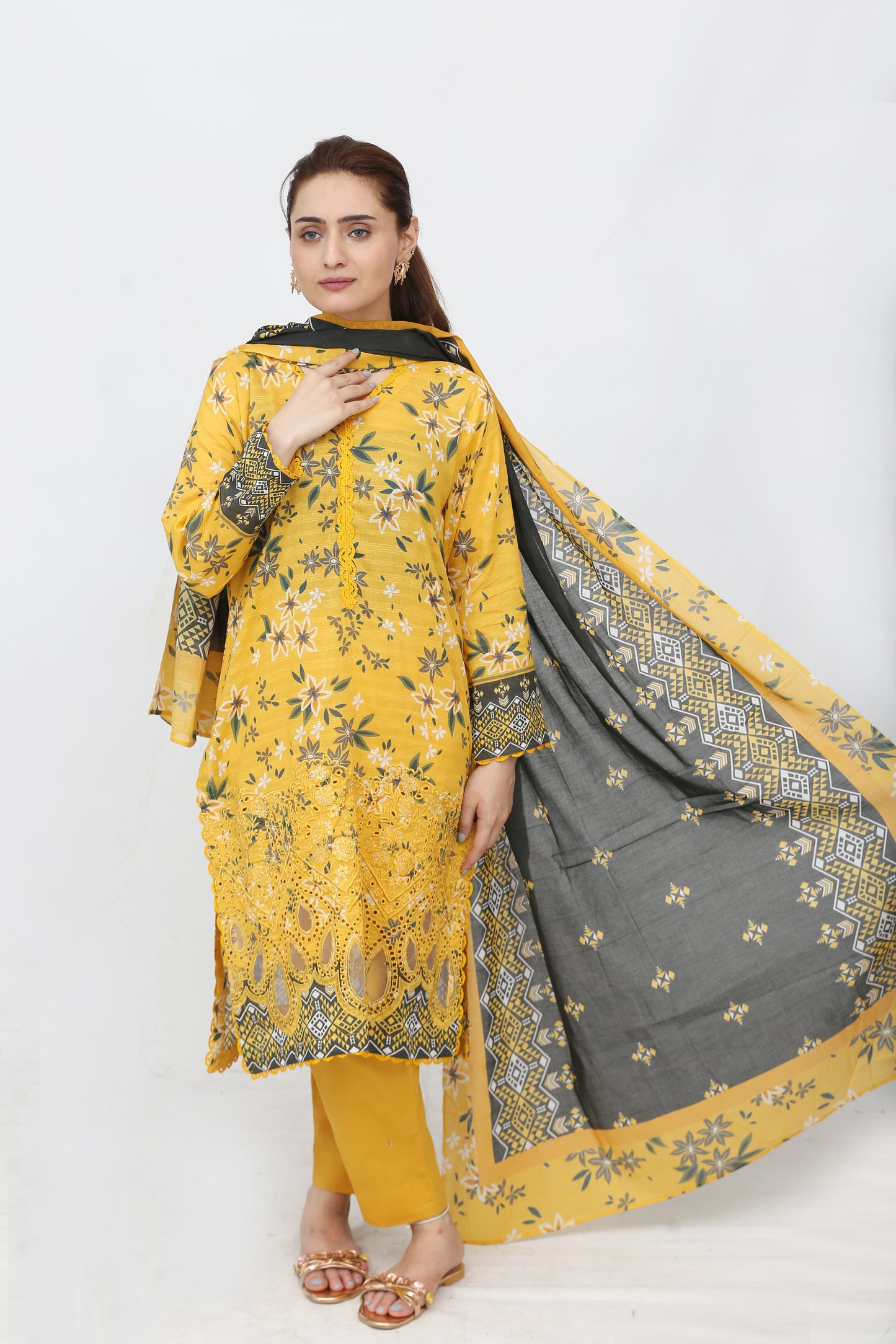 Phoolkari By Anaya Noor Printed Bana Dora Lawn 3PC