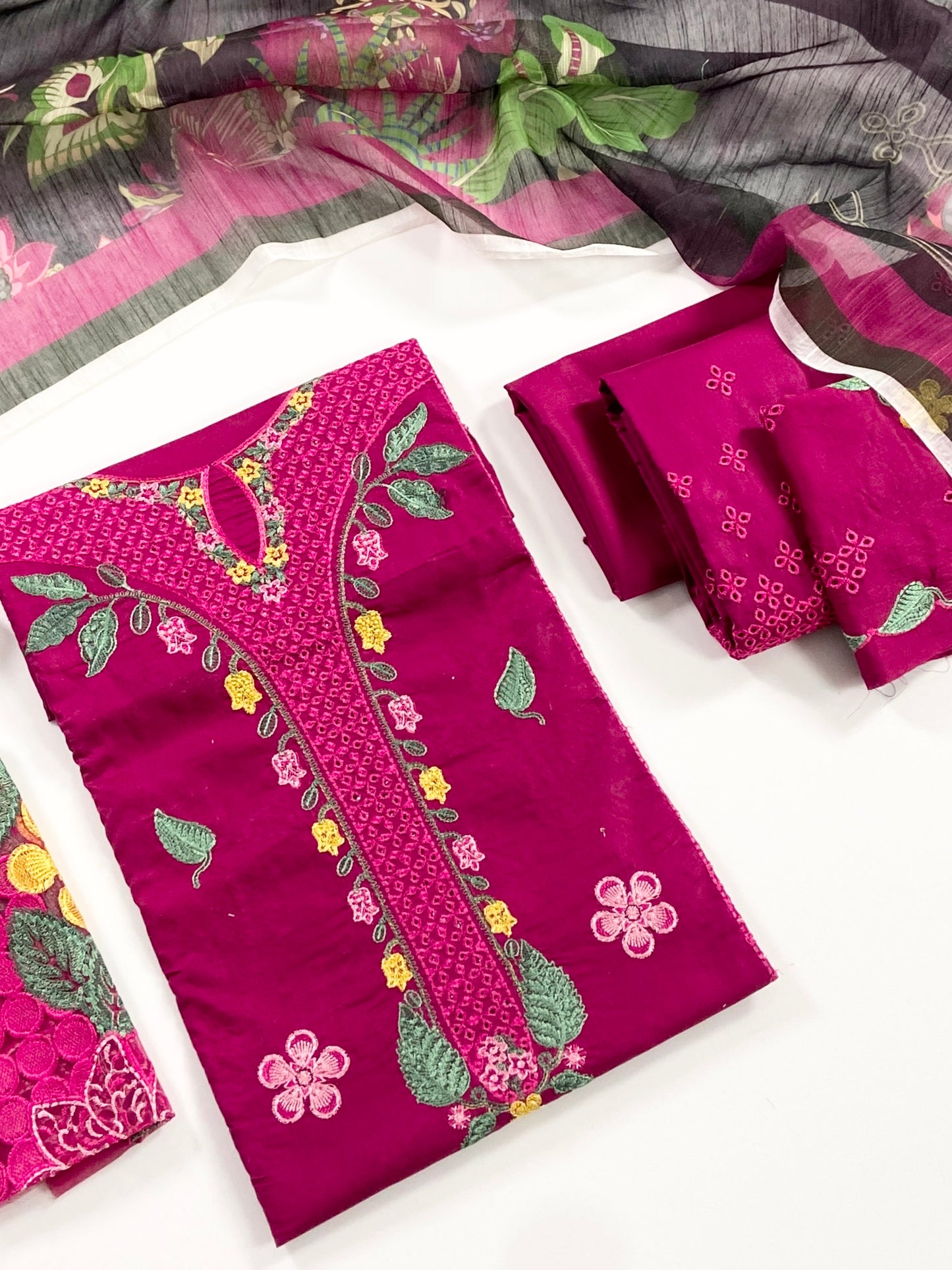 Jazmin Luxury Embroidered Lawn 3PC