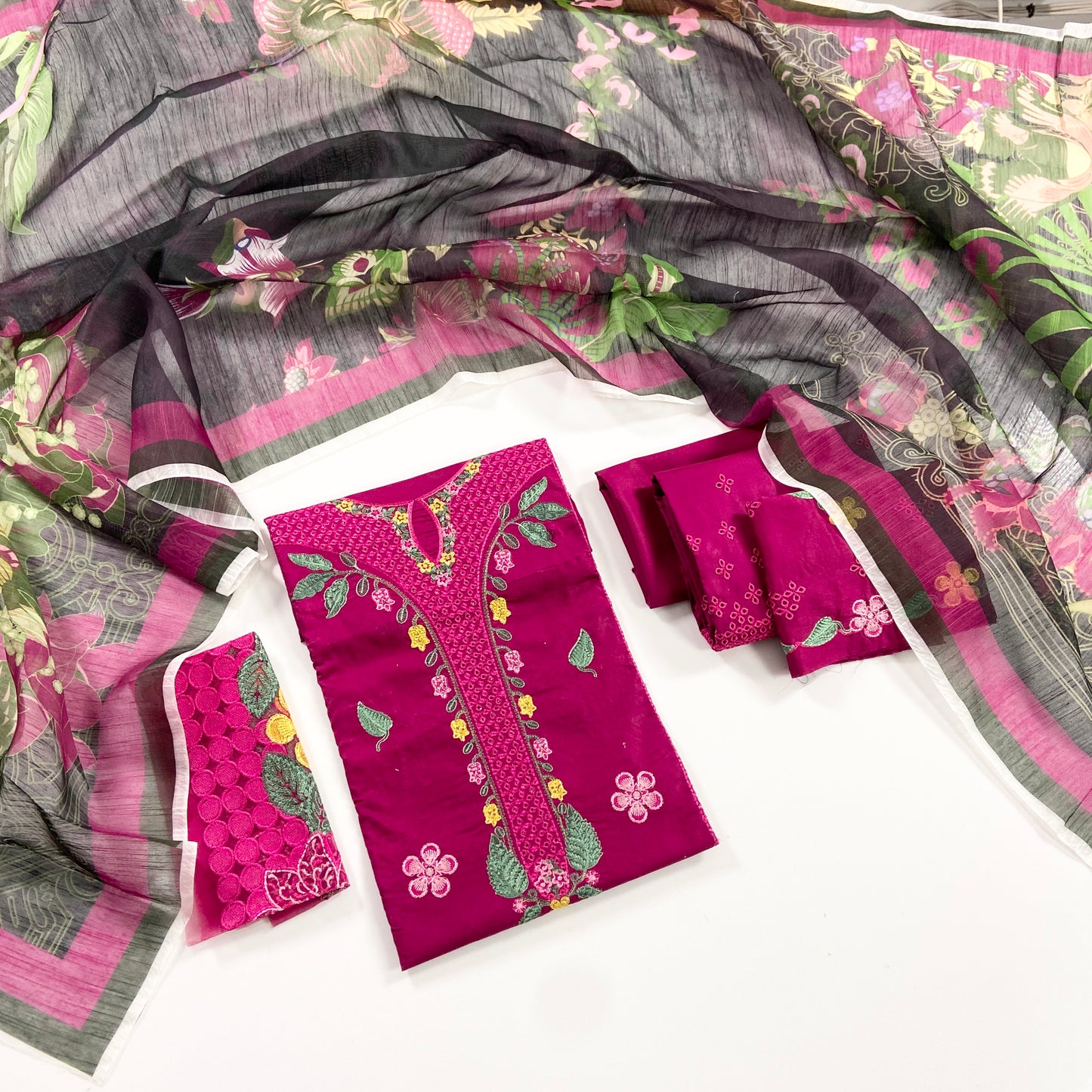 Jazmin Luxury Embroidered Lawn 3PC